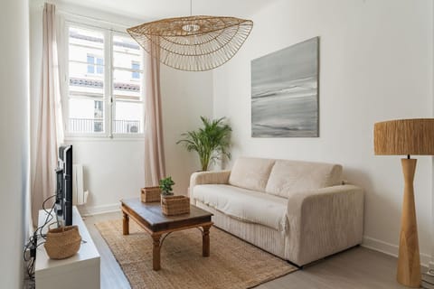 Bed, Living room