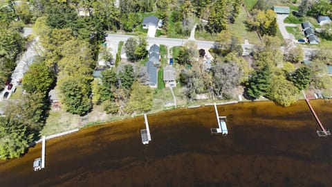 Loon Lodge - Lakefront with Private Dock! House in Oscoda Township