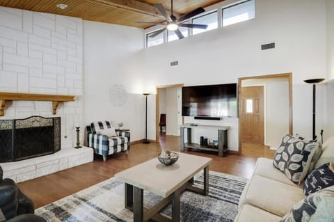 Highland Village - 4BR w Backyard Pool Oasis House in Lewisville