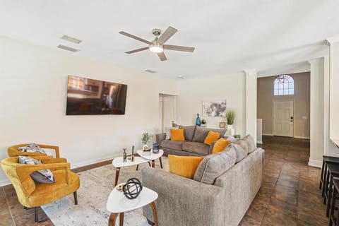 5BD Vacation Retreat - Pool Patio Cinema House in Lake Dallas