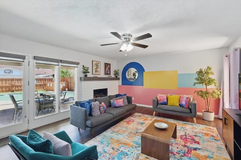 Modern & Chic 4BD,2BA - Pool, Hot Tub, BBQ Grill House in Carrollton