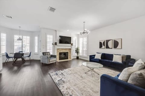 Luxury Home w Hot Tub near DFW Airport House in Flower Mound