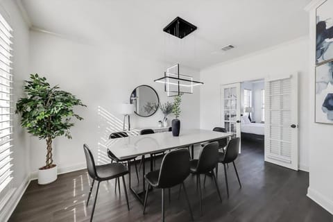 Luxury Home w Hot Tub near DFW Airport House in Flower Mound