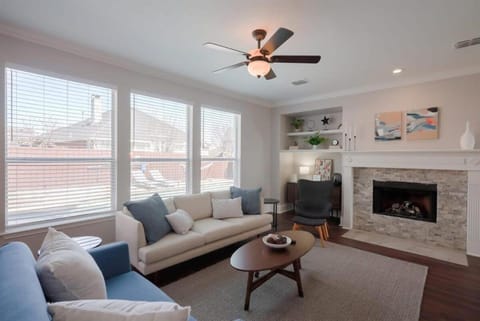 Pearl White Dream Home With Private Pool & Theatre House in Arlington