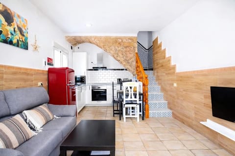 TV and multimedia, Kitchen or kitchenette, Living room, Seating area, Dining area, heating, oven, stove, air conditioner