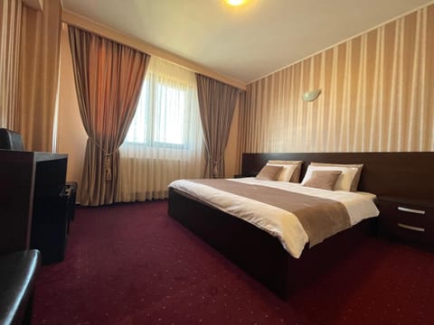 Shower, Toilet, Bed, TV and multimedia, Balcony/Terrace, Photo of the whole room, Parking, heating, locker, air conditioner