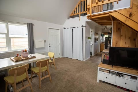 Dining area, pet friendly