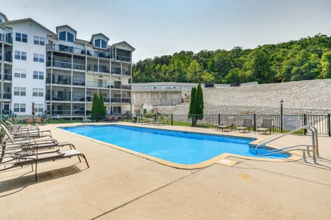 Lakefront Camdenton Condo Near Ha Ha Tonka Apartment in Ozark Mountains