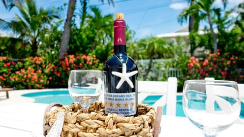 Coastal Cottage House in Anna Maria Island