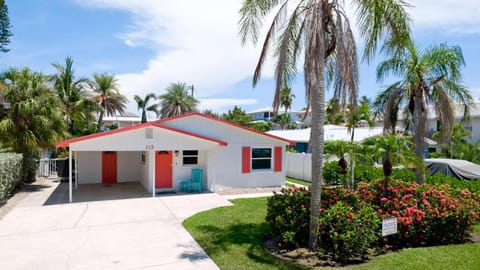 Coastal Cottage House in Anna Maria Island