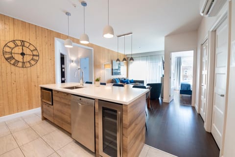 Kitchen or kitchenette, Seating area