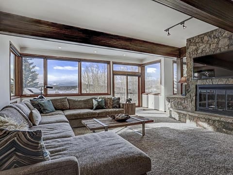 Luxury By The Lake House in Dillon