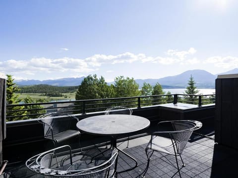 Luxury By The Lake House in Dillon