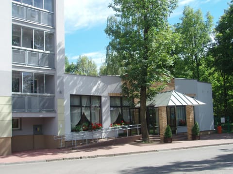 Facade/entrance