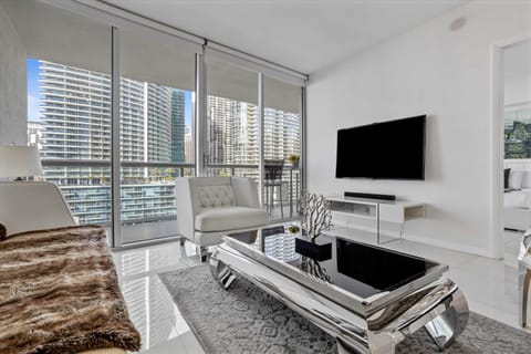 Large Suites in Hotel W with bay views Apartment in Brickell