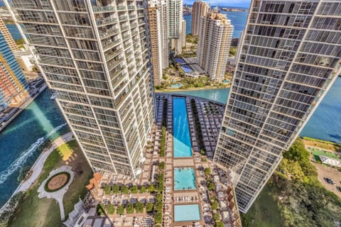 Large Suites in Hotel W with bay views Apartment in Brickell