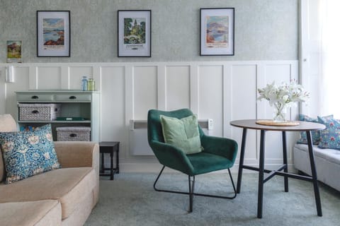 Carvetii - Meg's Studio - 1st Floor, Dunfermline City Centre Apartment in Dunfermline