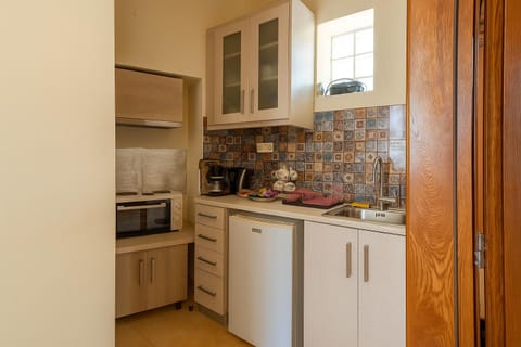 Kitchen or kitchenette, internet, internet, oven, stove, toaster, kitchen