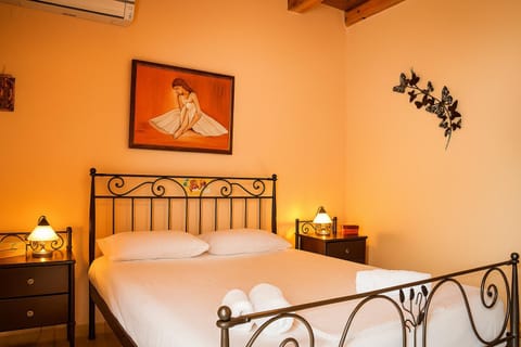 Bed, Bedroom, internet, internet, air conditioner