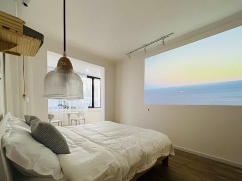TV and multimedia, Photo of the whole room, Bedroom