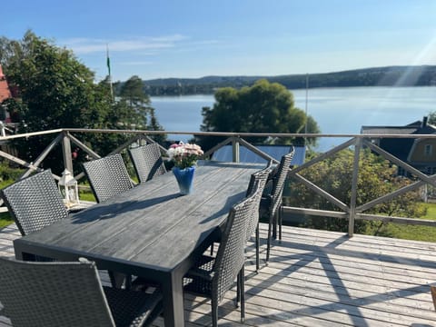 View (from property/room), Balcony/Terrace, Lake view