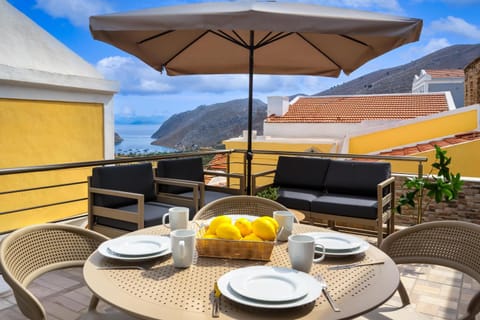 Day, View (from property/room), Balcony/Terrace, Seating area, Dining area, Food