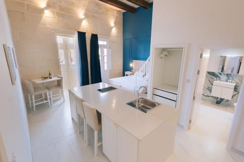 Bed, Kitchen or kitchenette, Bedroom