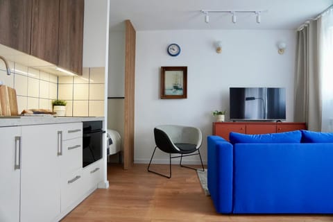 TV and multimedia, Kitchen or kitchenette, Living room, Seating area