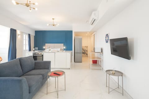 Bed, TV and multimedia, Living room, Bedroom, kitchen