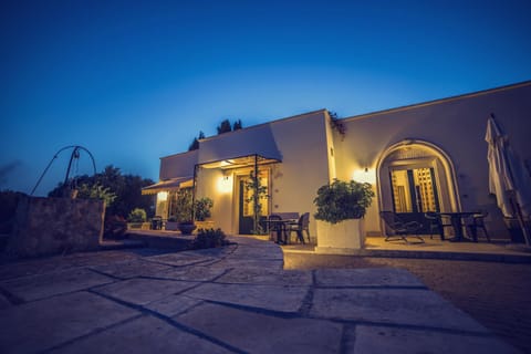 Facade/entrance, Night