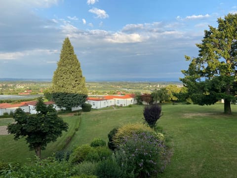 Day, Natural landscape, Garden, View (from property/room), View (from property/room), Garden view, Lake view, Mountain view
