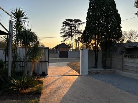 Garden, Street view
