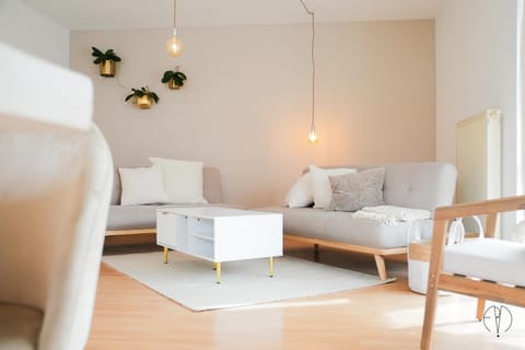 Communal lounge/ TV room, Living room, Seating area