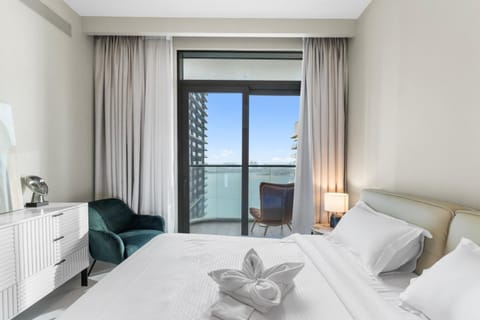 Bed, Natural landscape, Photo of the whole room, Bedroom, Sea view, towels