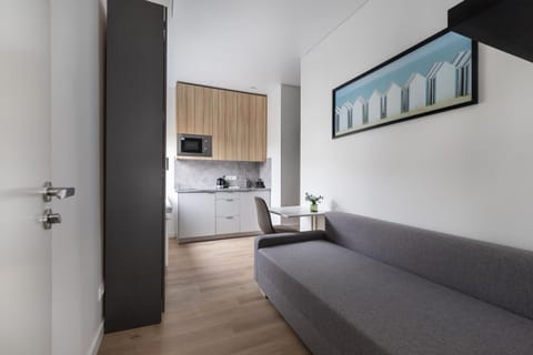 Kitchen or kitchenette, Seating area