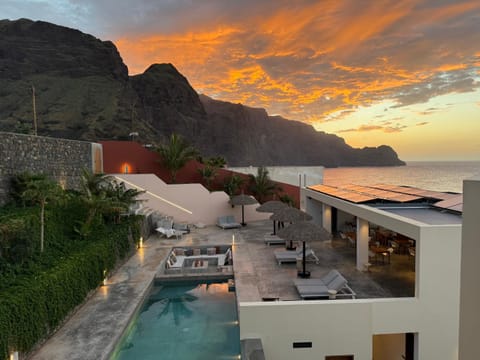 Property building, Restaurant/places to eat, Pool view, Sea view, Swimming pool, Sunset