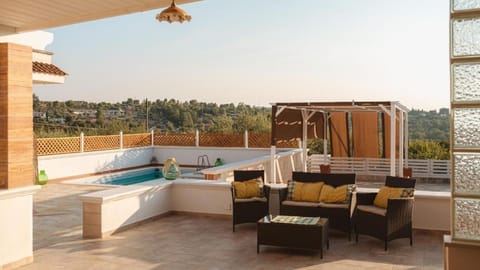 Property building, Balcony/Terrace, Living room, Swimming pool