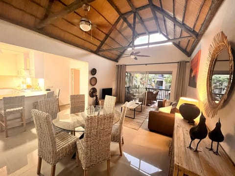 Living room, Seating area, Dining area, kitchen