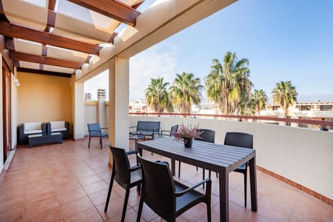 Property building, Balcony/Terrace, Living room