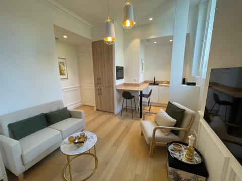 TV and multimedia, Kitchen or kitchenette, Living room, Dining area