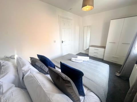 Bed, Photo of the whole room, Bedroom, wardrobe