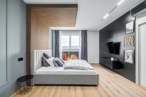 Bed, TV and multimedia, Photo of the whole room, Bedroom