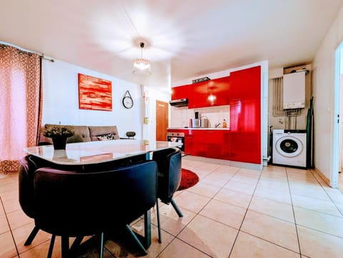 Kitchen or kitchenette, Dining area, stove, washing machine