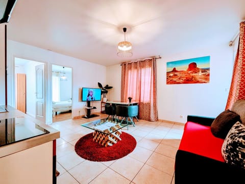 Communal lounge/ TV room, Living room, Seating area