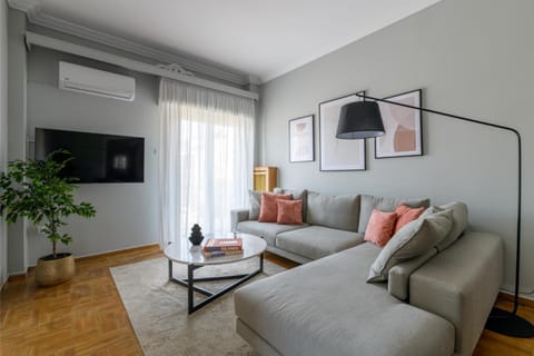 TV and multimedia, Living room, Seating area, air conditioner