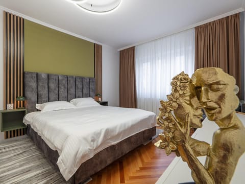 Bed, Photo of the whole room, Decorative detail, Bedroom