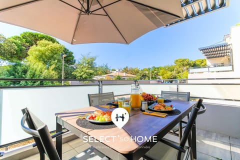 Patio, Day, View (from property/room), Balcony/Terrace, Living room, Dining area