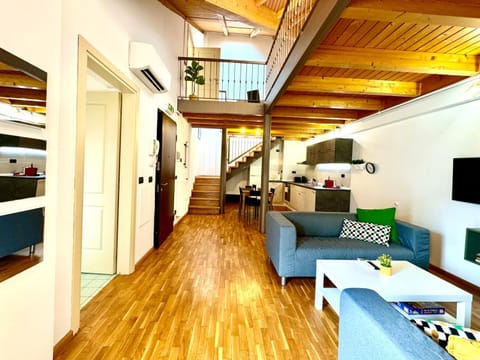 Communal lounge/ TV room, TV and multimedia, Living room, Seating area, Evening entertainment