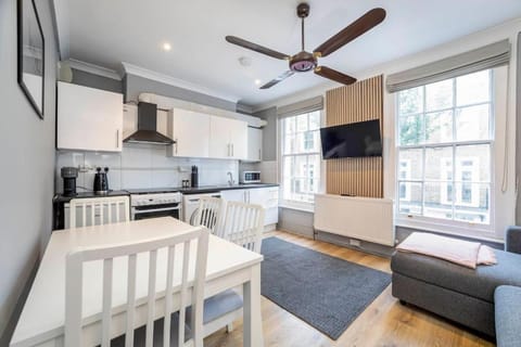 TV and multimedia, Seating area, Dining area