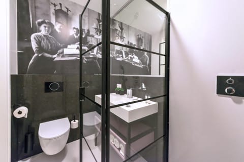 Freshly Renovated Stay w kitchen and bathroom Apartment in Tilburg